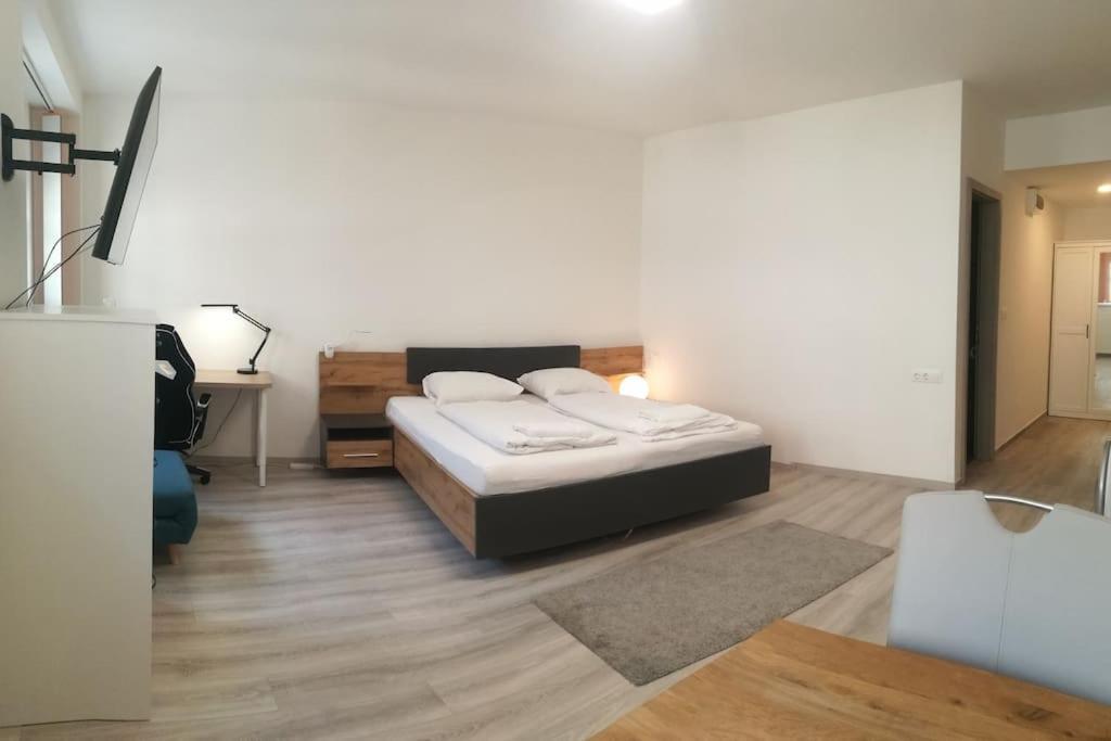 Beliz4 Ac Pretty In Party District Apartment Budapest